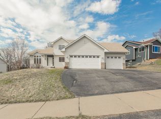 982 Sunny Ridge Dr, Carver, MN 55315
