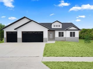 2756 Coyote Court Dr, Williamsburg, IA 52361