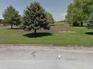 2 Country Pl, Virden, IL 62690