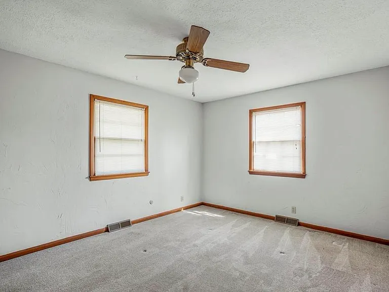 5246 N Crestwood Dr — Photo 6