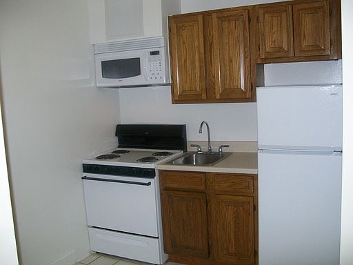 2nd image of 1743 P St NW APT 005
