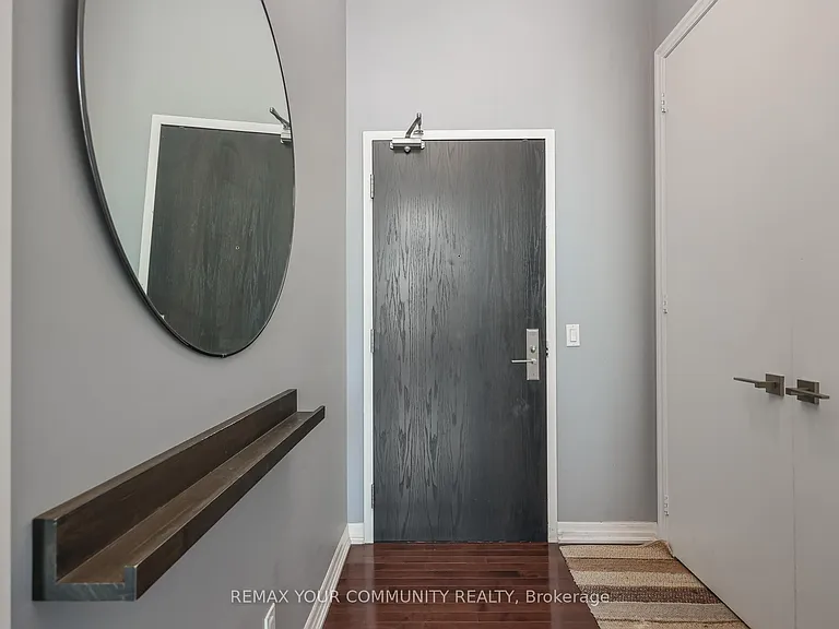 770 Bay St #Penthouse 101 — Photo 26