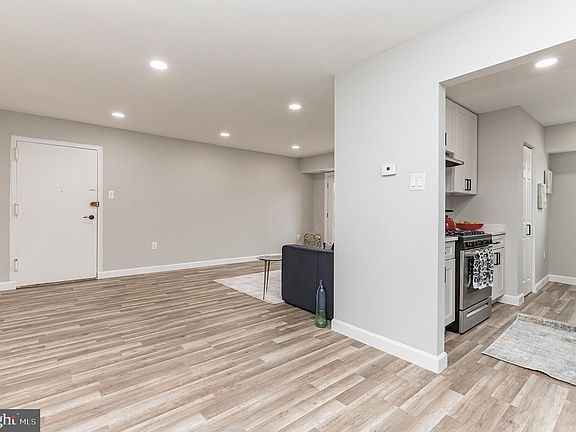 5th image of 442 N Armistead St APT 301