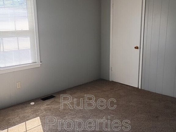 2nd image of 115 E Maine Ave