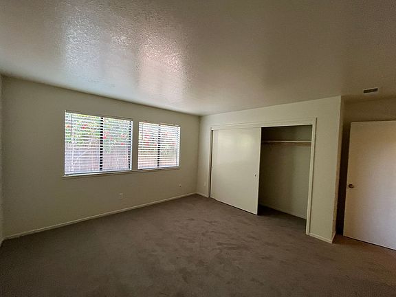 4th image of 1091 Wanda Ave #B