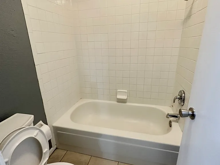 1809 Cousins Ct #2 — Photo 3
