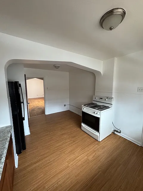 1 bed, 900 sqft, $699 — Photo 2