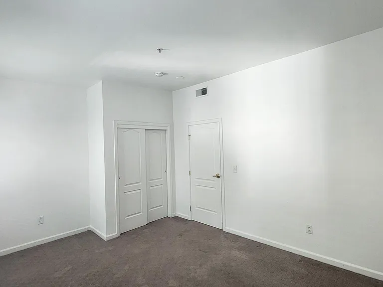 1033 S St #6 — Photo 27