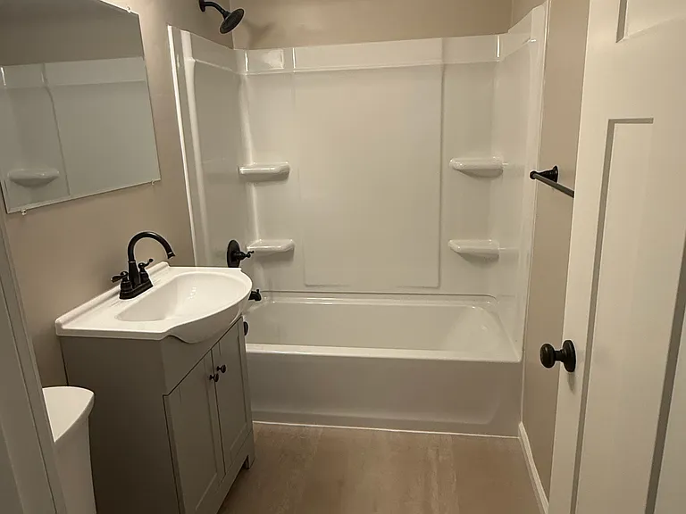 1022 Manvel St #7 — Photo 9