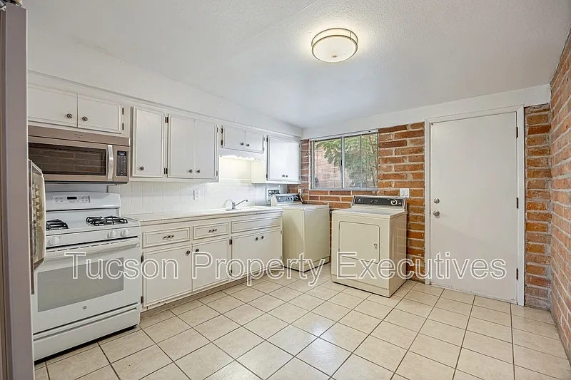 2 bed, 1.0 bath, 800 sqft, $800 — Photo 4
