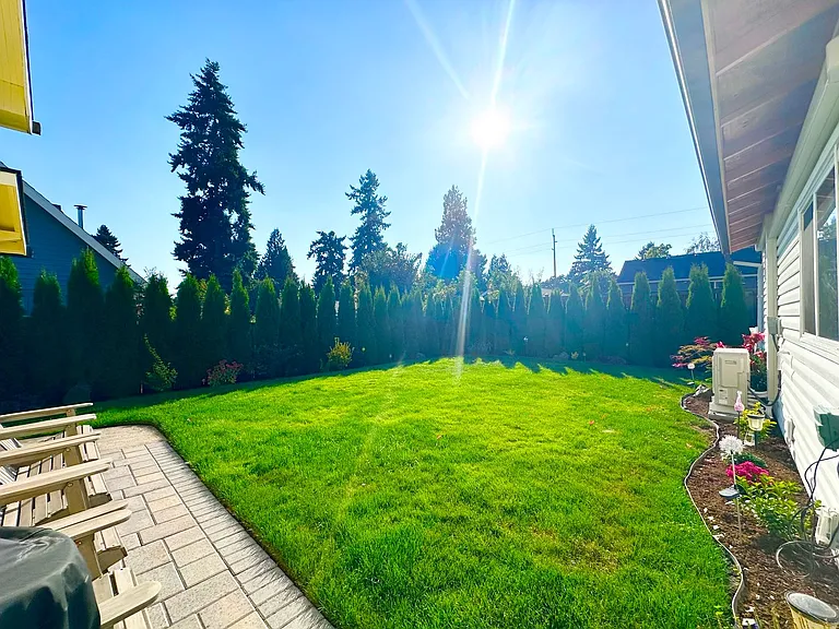 Modern Comfort Meets Convenience Fully Furnished 2-Bedroom ADU in Milwaukie! — Photo 17