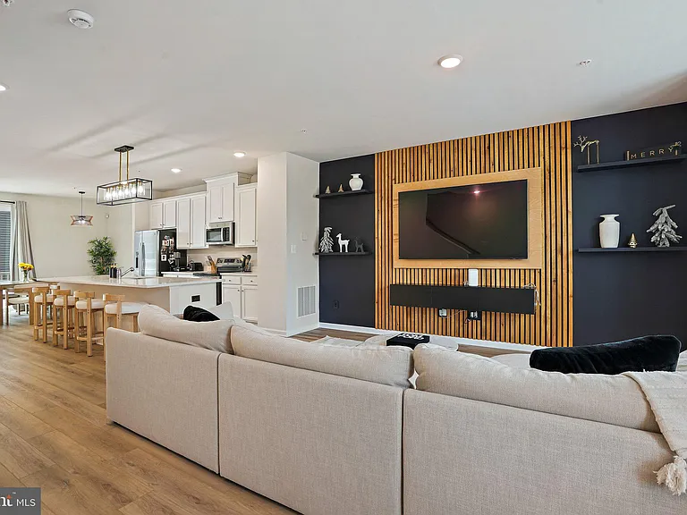 3443 Carnaby St — Photo 7