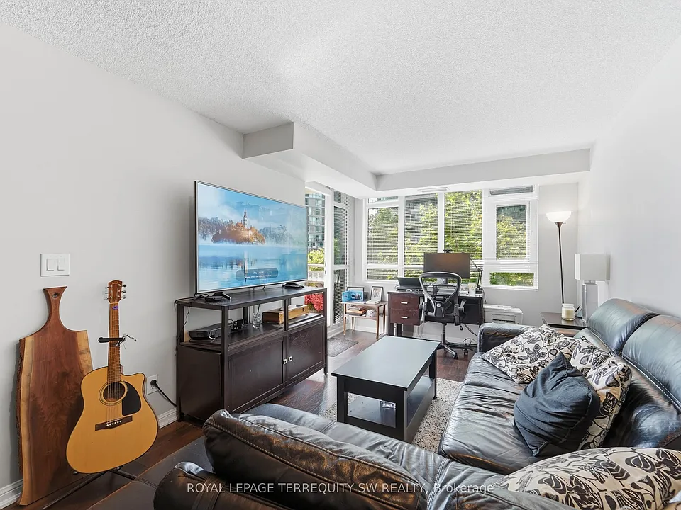 35 Bastion St #513