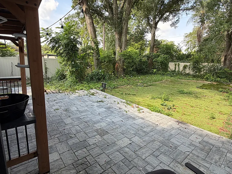 1404 Paula Dr — Photo 25