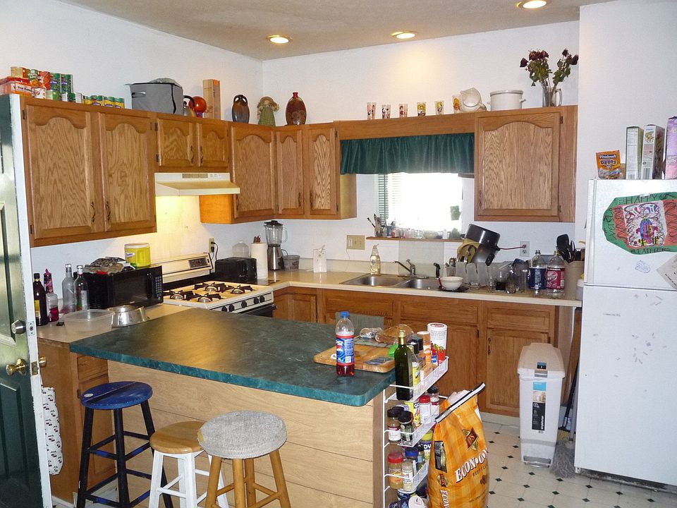 2nd image of 558 Hayward Ave