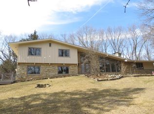 W326N6501 Sylvian Dr, Hartland, WI 53029