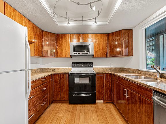 4th image of 3518 109th Pl NE