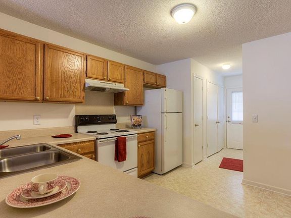 2nd image of 200 Hamilton Dr #633