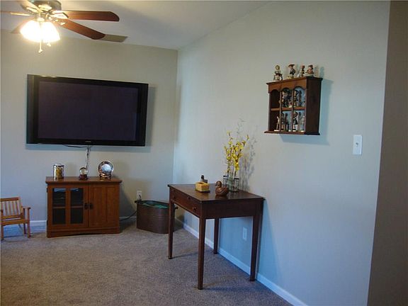 4th image of 408 N Parkway Dr