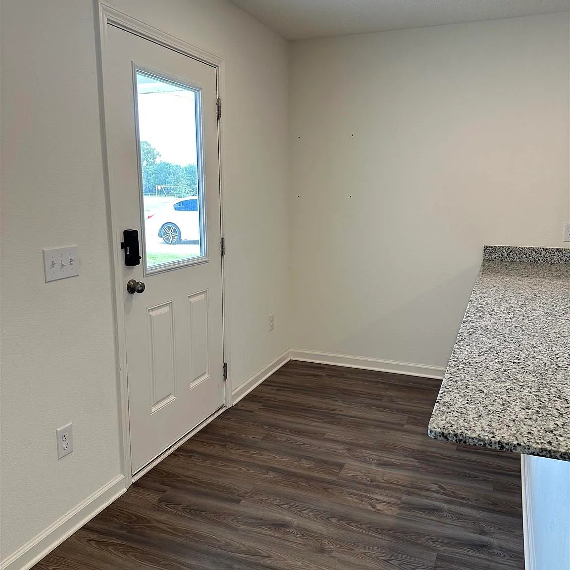 2 bed, 937 sqft, $1,900 — Photo 4