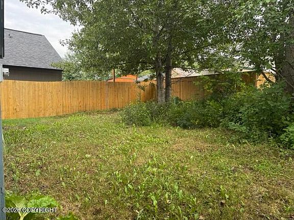 4th image of 10321 Thuja Cir
