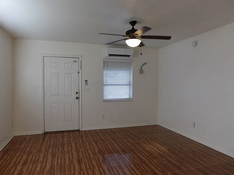2337 Greenwood St — Photo 22