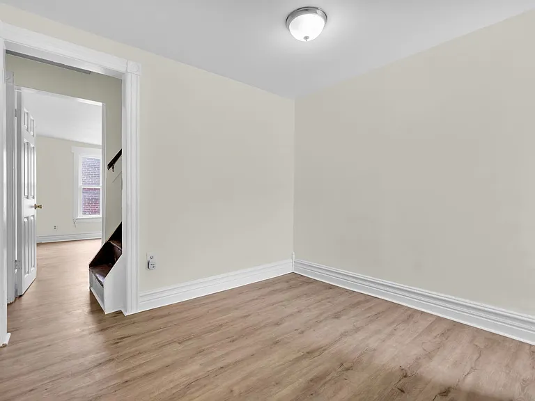 212 Peach St — Photo 17