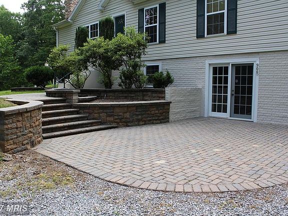 2nd image of 908 Lakeside Dr