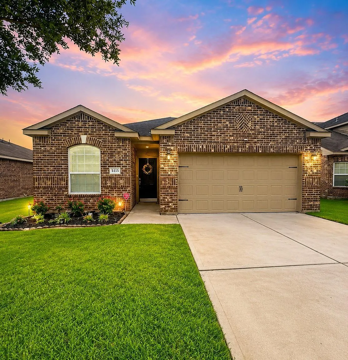 3 bed, 2.0 bath, 1619 sqft, $2,200 — Photo 2