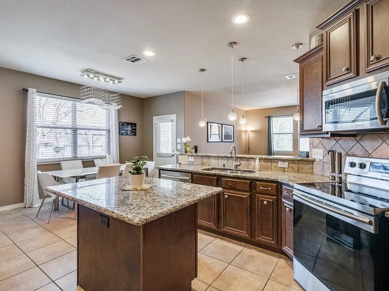 1407 Country Creek Trl — Photo 9