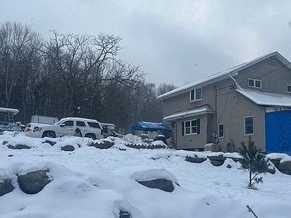 3rd image of 102 Cemetery Rd