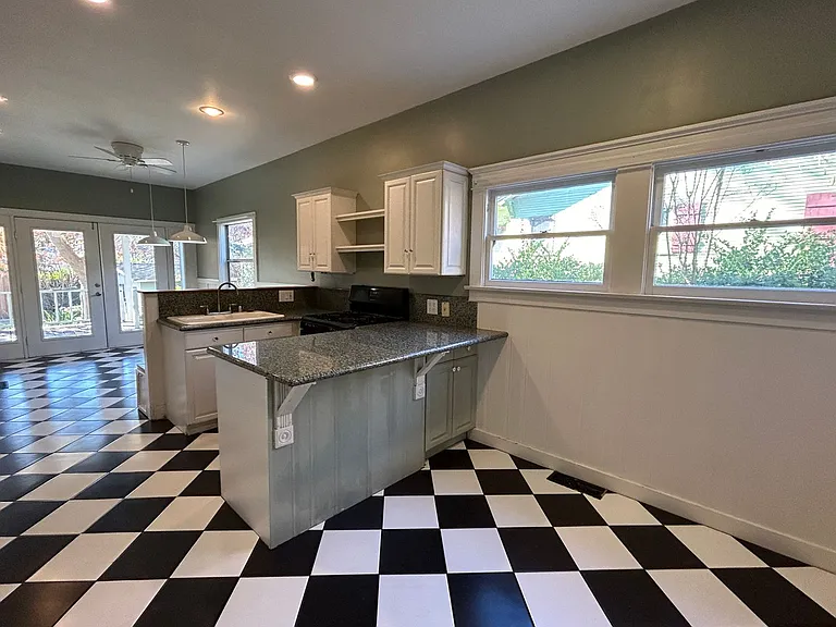 14 Grant St — Photo 11