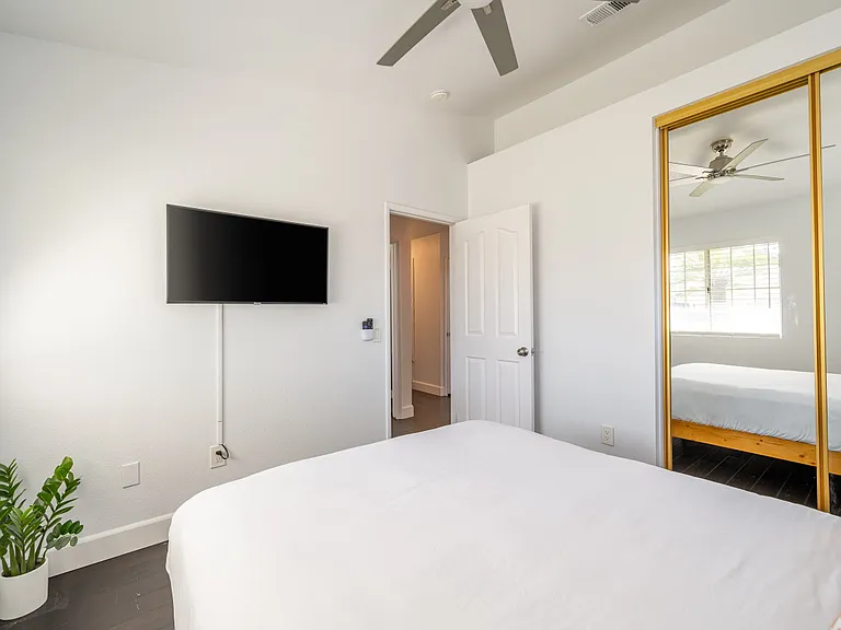 Calico Cir — Photo 20