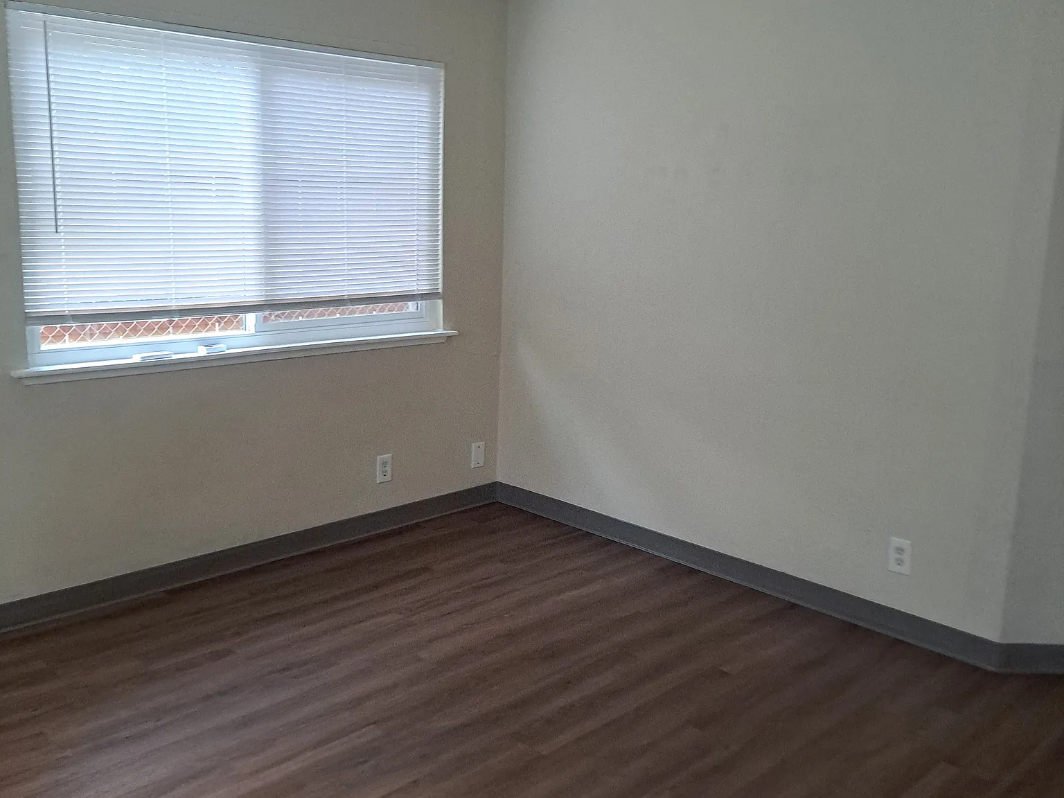 3 bed, $1,400 — Photo 4