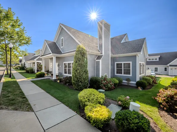 211 Deerfield Lane #211, Orange, CT 06477