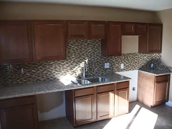 4th image of 411 E Glade Ave