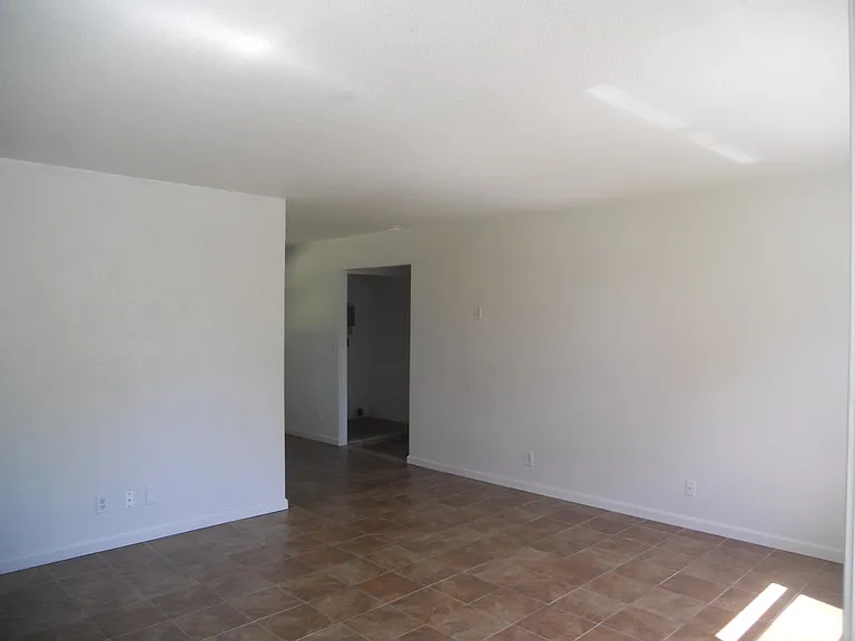 1953 Nelson Ave — Photo 2