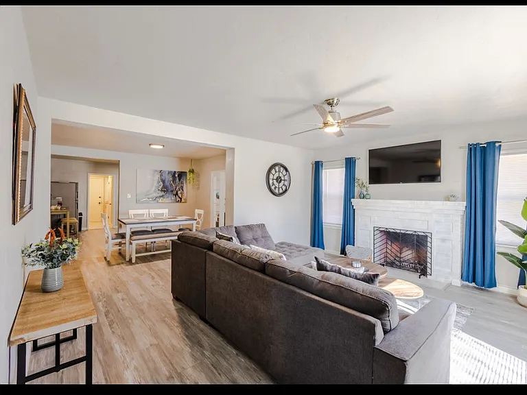 318 W Florinda St #A — Photo 2