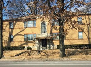 5851-5853 Eichelberger St, Saint Louis, MO 63109