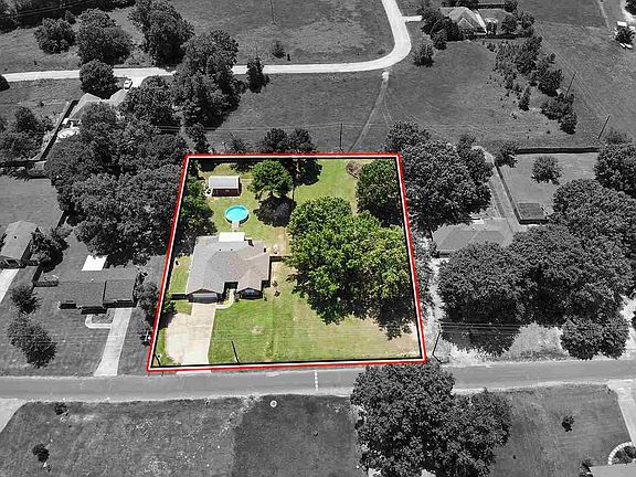 4th image of 228 Chrystal Ln