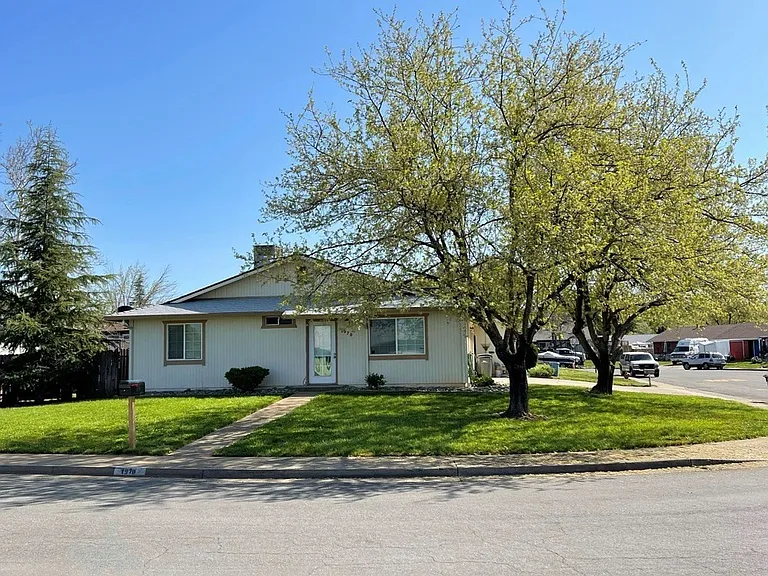 1970 Spruce Cir — Photo 1