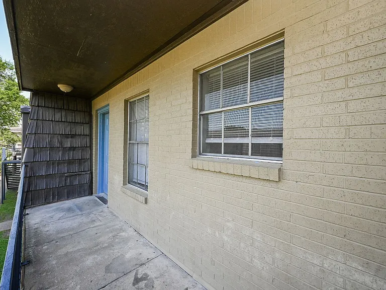 1518 East Ave — Photo 37