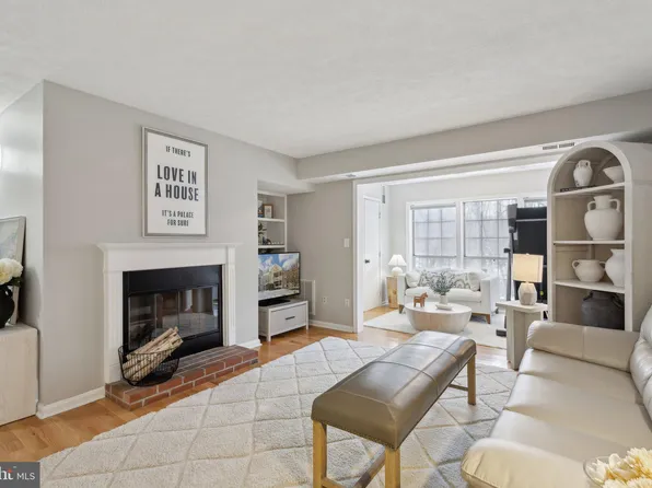 7764 Willow Point Dr #7764, Falls Church, VA 22042