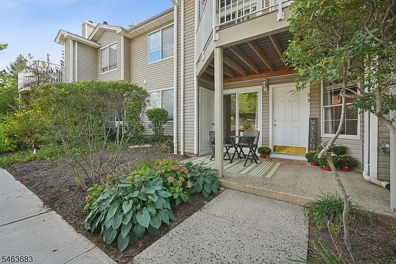 1 bed, 1.0 bath, 661 sqft, $2,100 — Photo 2