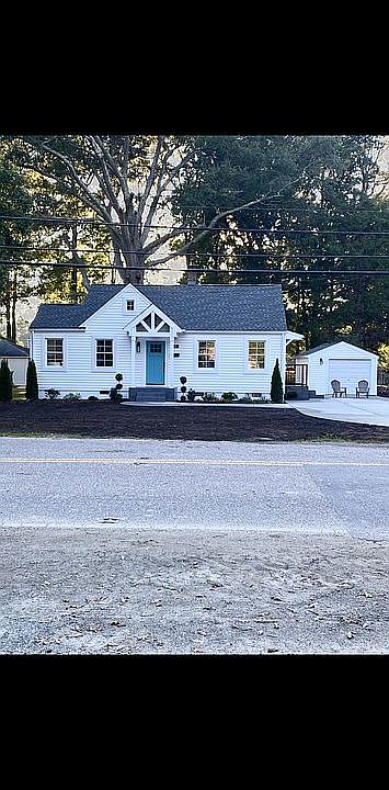 2nd image of 15 Ferguson Ln