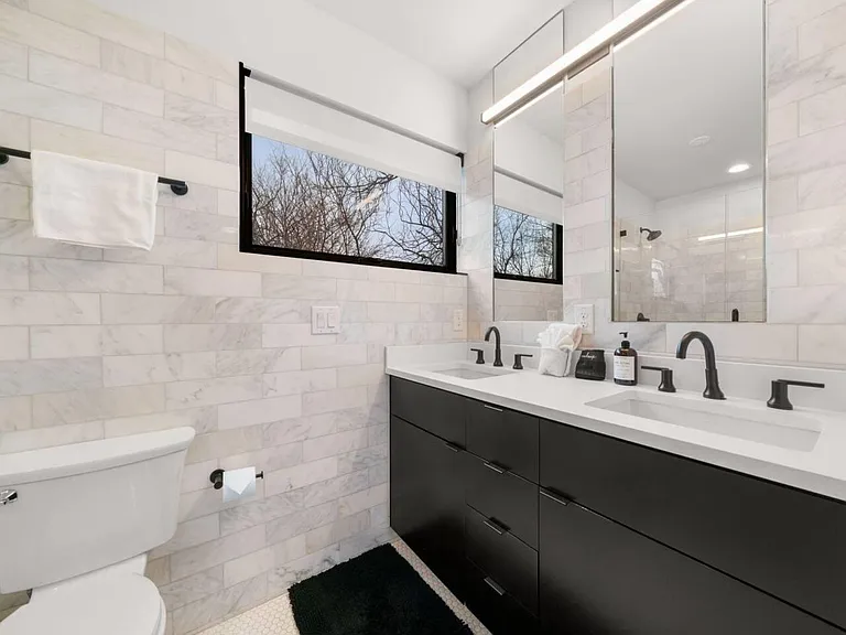 2311 E 8th St #2 — Photo 15