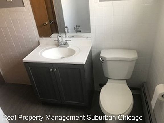 3rd image of 112 W Diversey Ave #1