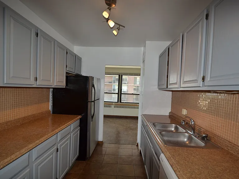 4180 Marine Terrace Apartments — Photo 152