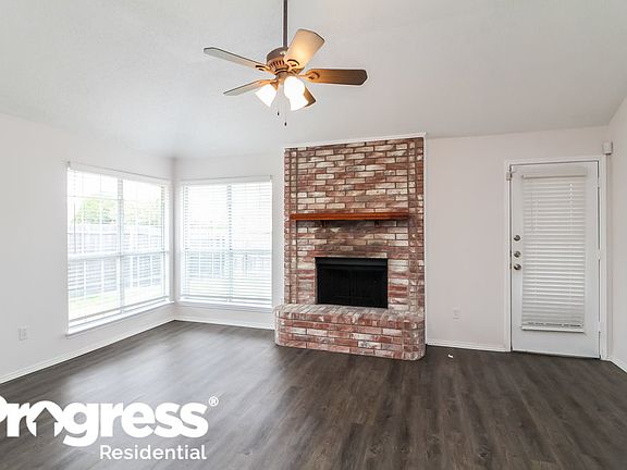 3rd image of 1317 Rosewood Ln