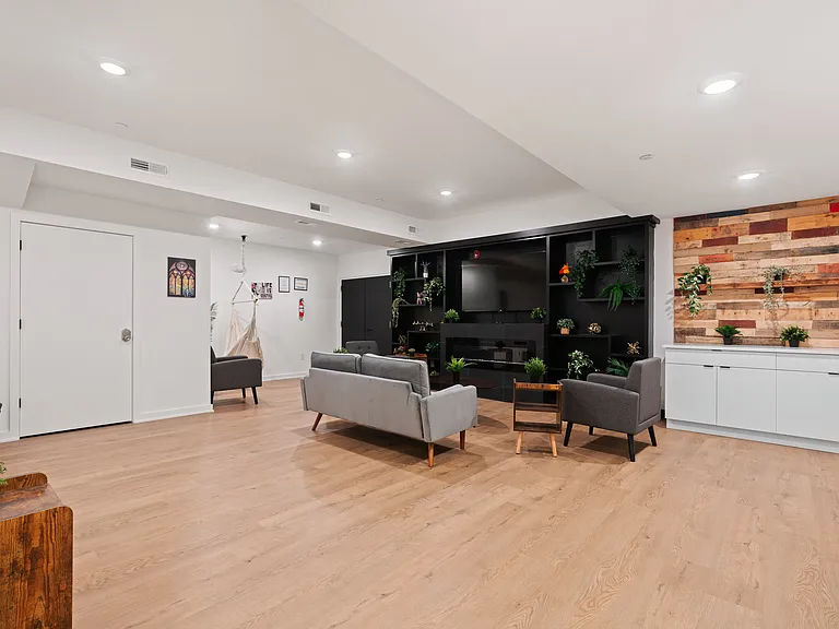 640 Moore St #204 — Photo 13